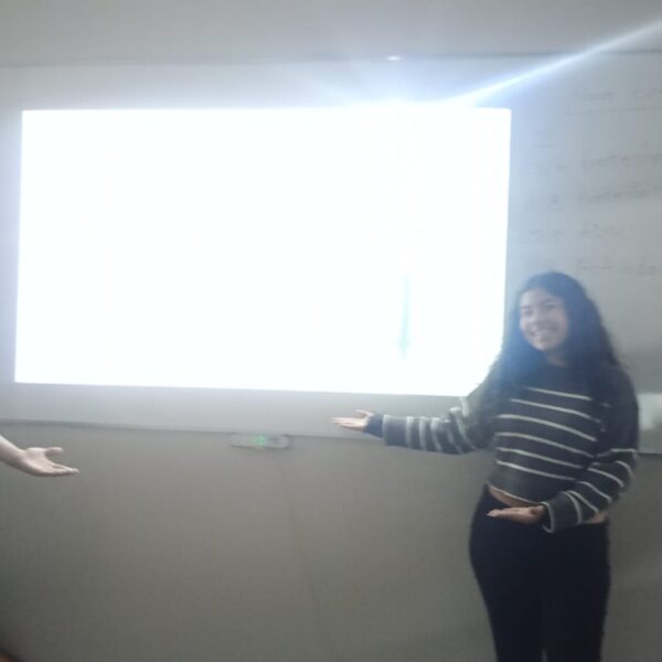 El aula digital se abre paso en Química: estudiantes investigan sobre el agua potable