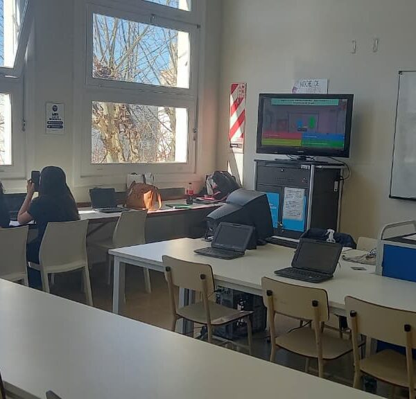 📚 Físico Química y tecnología: una clase digital con 2°8